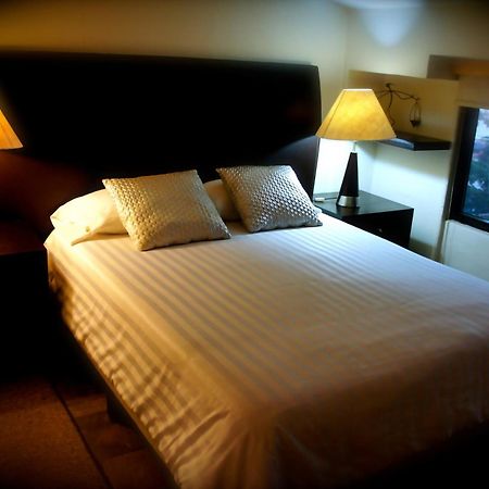 Aztic Hotel And Executive Suites Mexico City Room photo