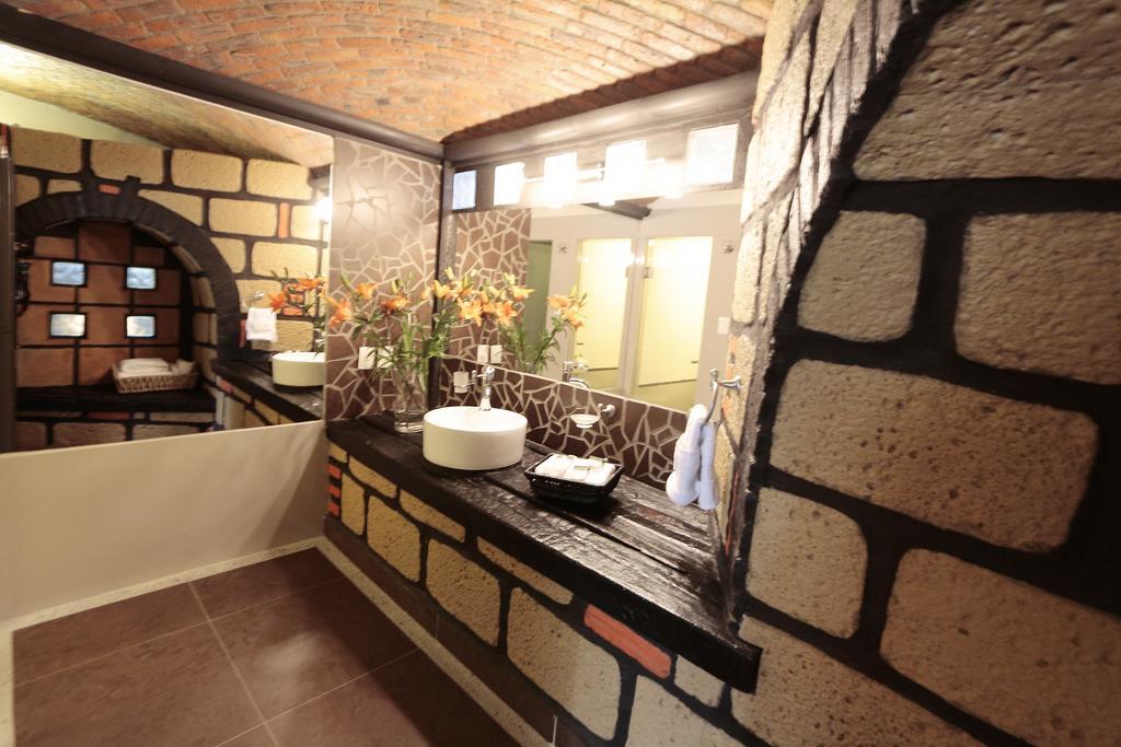 Aztic Hotel And Executive Suites Mexico City Room photo