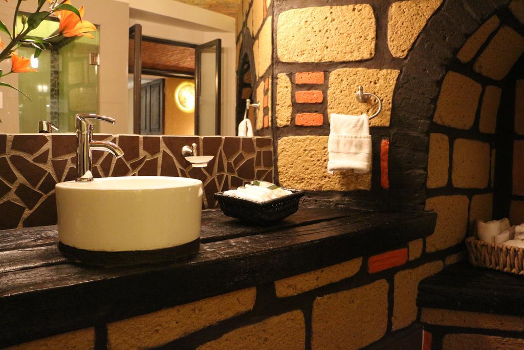 Aztic Hotel And Executive Suites Mexico City Room photo