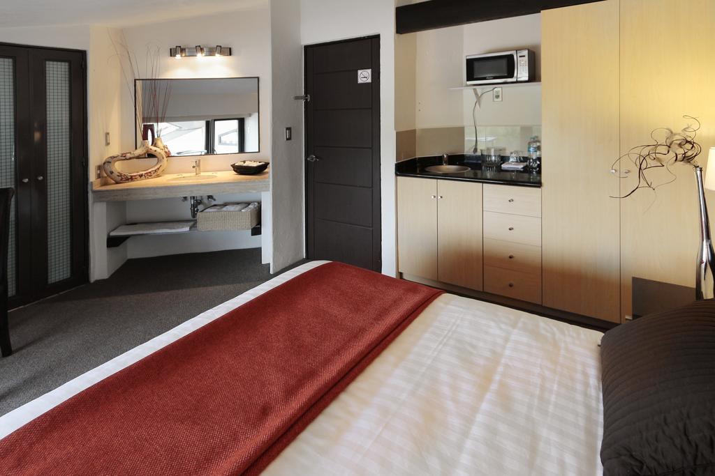 Aztic Hotel And Executive Suites Mexico City Room photo