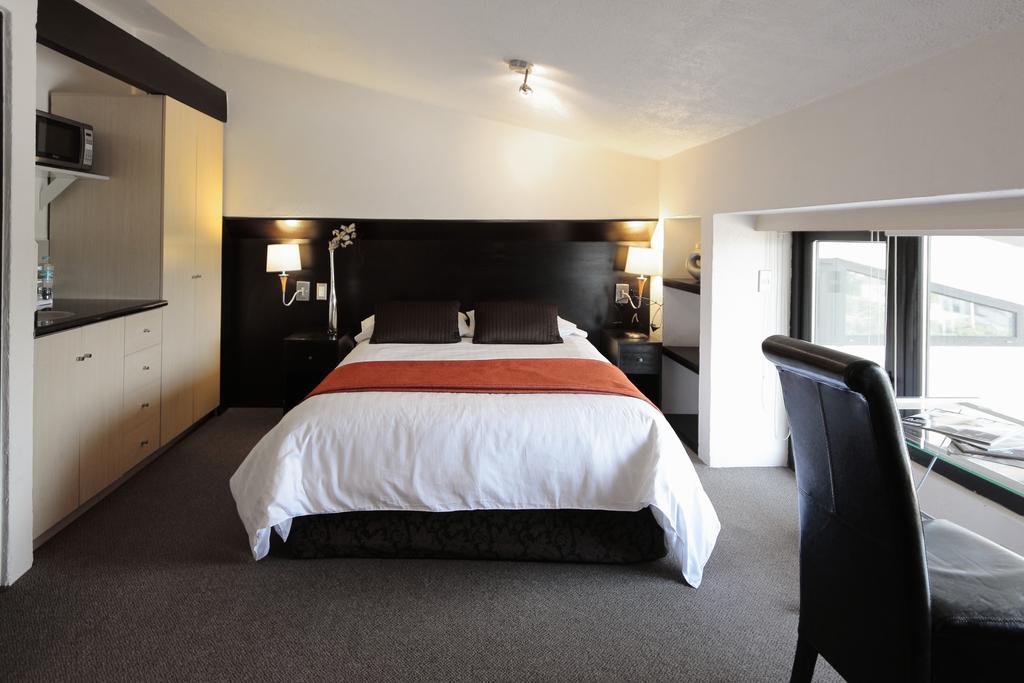Aztic Hotel And Executive Suites Mexico City Room photo