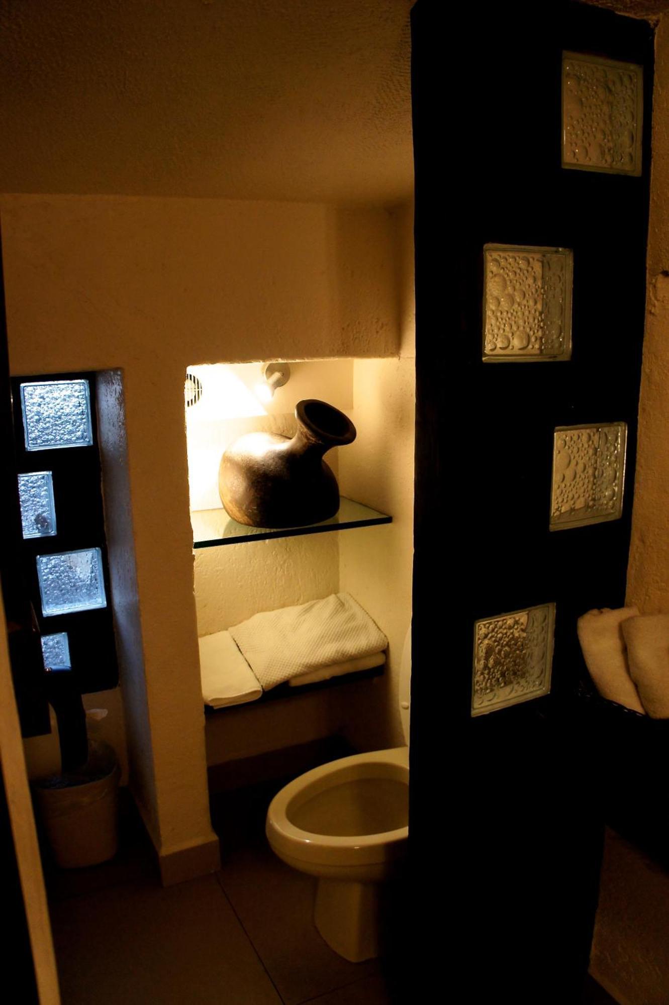 Aztic Hotel And Executive Suites Mexico City Room photo