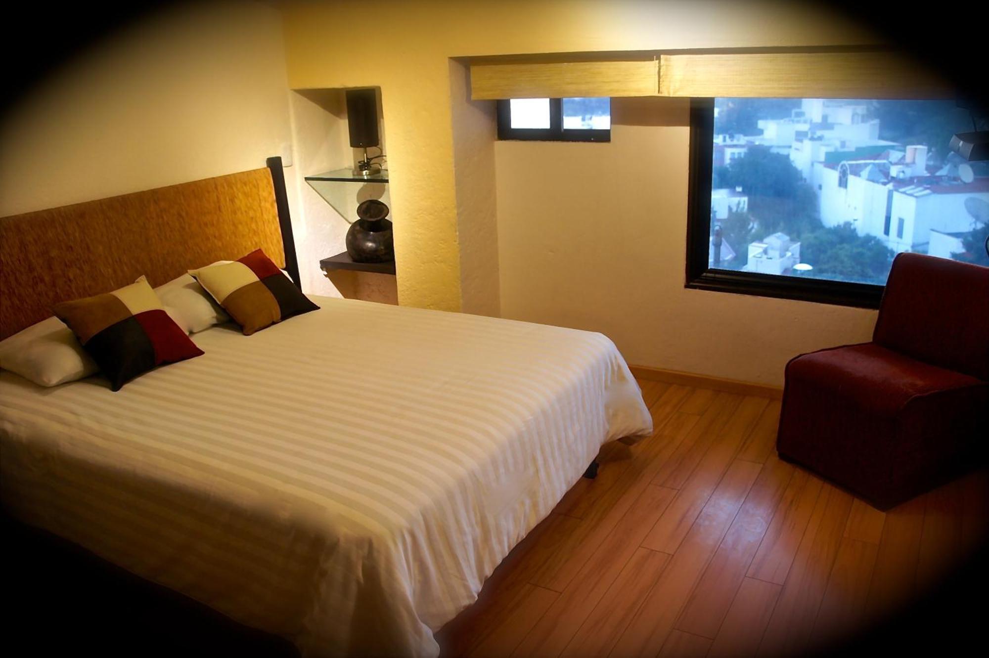 Aztic Hotel And Executive Suites Mexico City Room photo