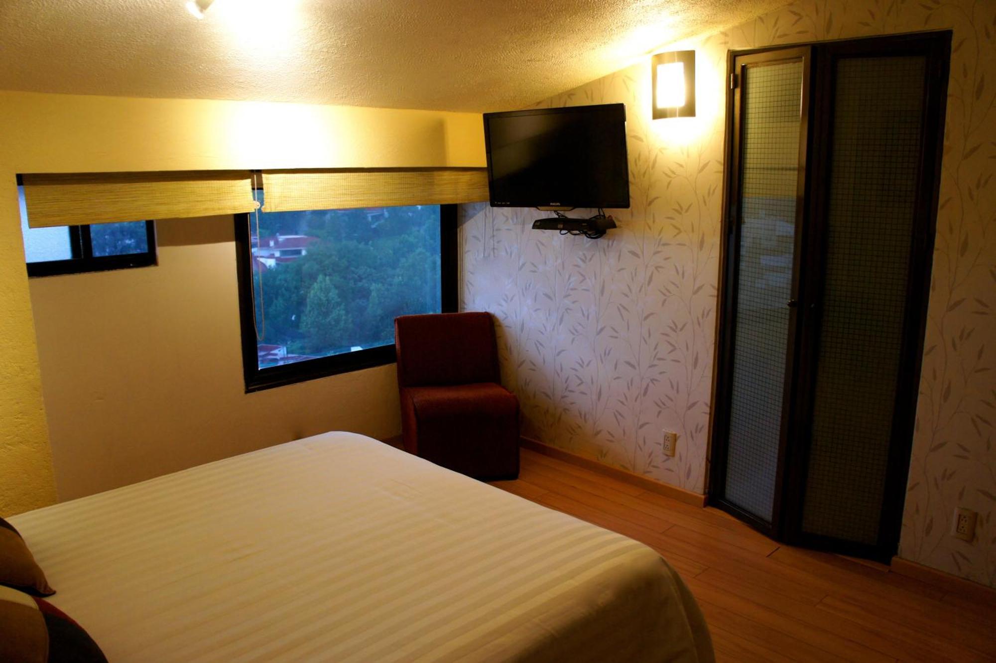 Aztic Hotel And Executive Suites Mexico City Room photo